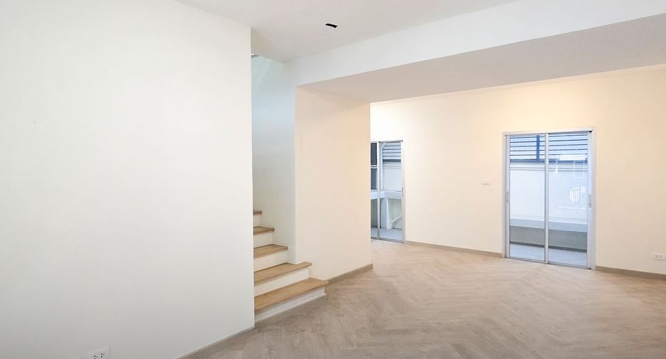 For sale 3 bedrooms townhouse in Bang Phli, Samut Prakan