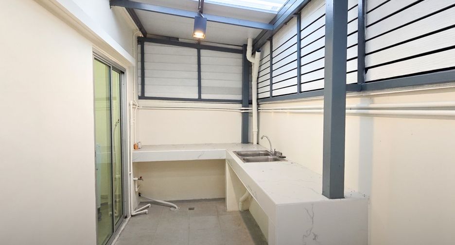 For sale 3 bedrooms townhouse in Bang Phli, Samut Prakan