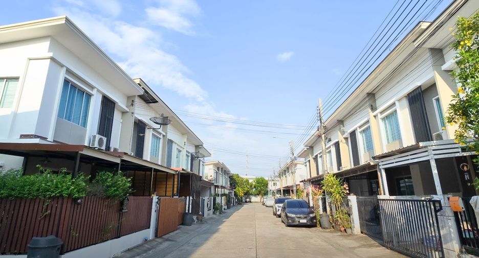 For sale 3 bedrooms townhouse in Bang Phli, Samut Prakan