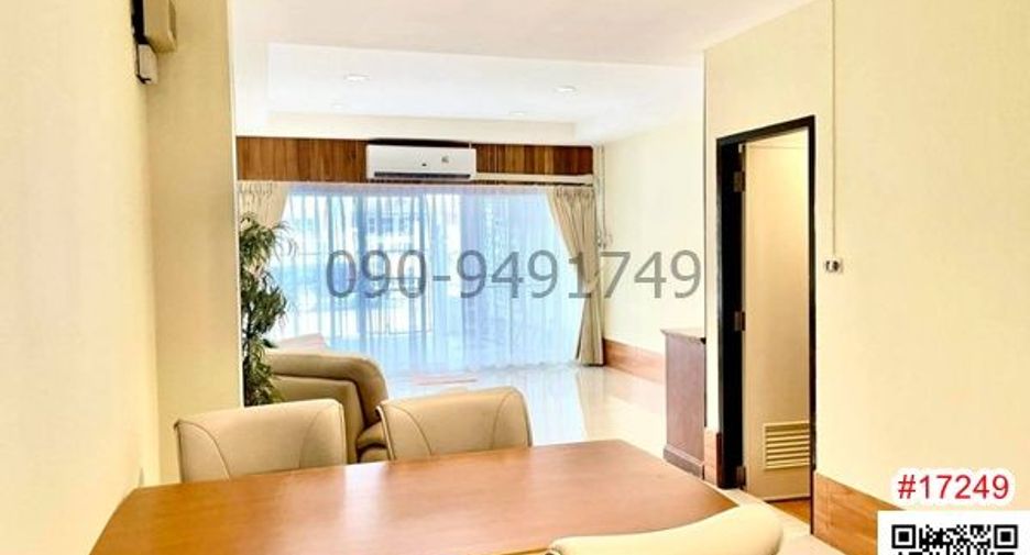 For rent 2 bedrooms townhouse in Bang Na, Bangkok