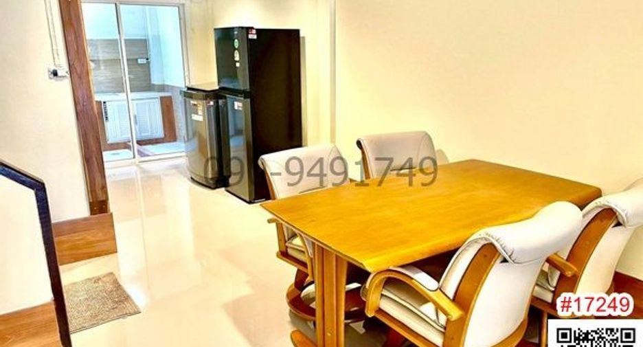 For rent 2 bedrooms townhouse in Bang Na, Bangkok