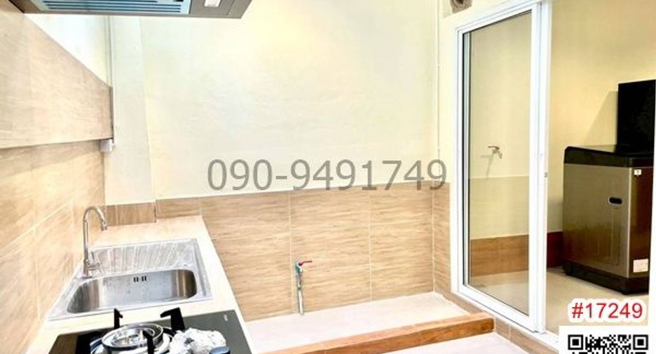 For rent 2 bedrooms townhouse in Bang Na, Bangkok