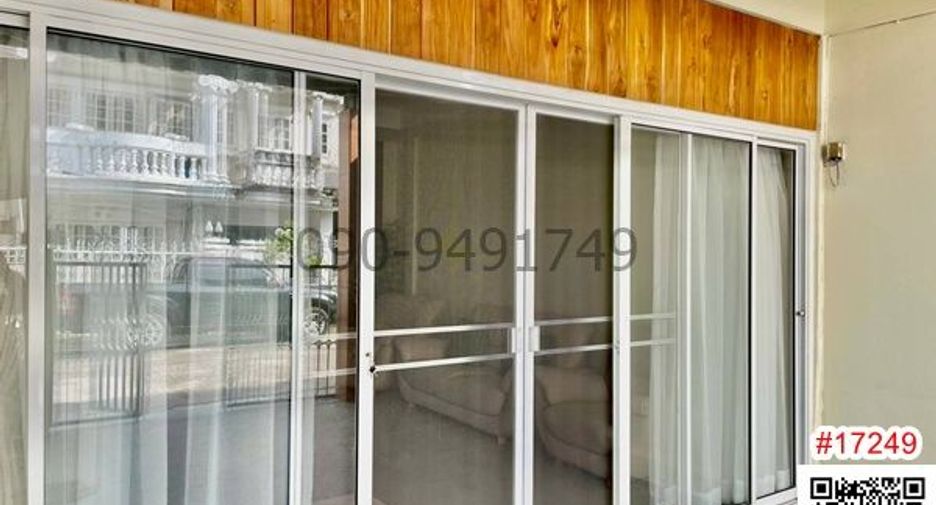 For rent 2 bedrooms townhouse in Bang Na, Bangkok