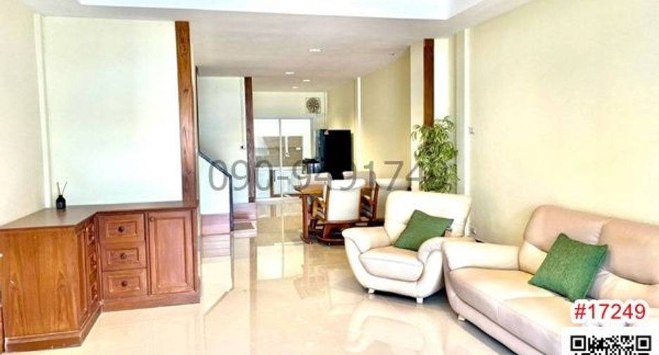 For rent 2 bedrooms townhouse in Bang Na, Bangkok