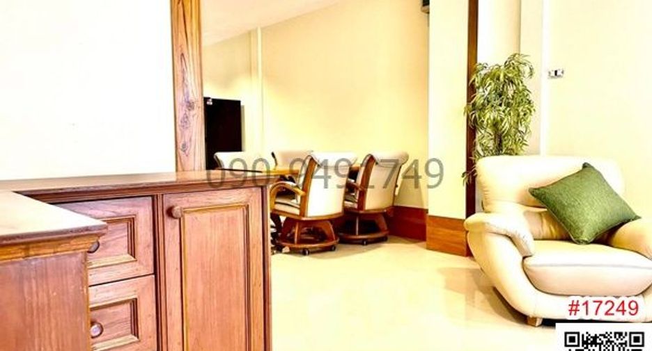 For rent 2 bedrooms townhouse in Bang Na, Bangkok
