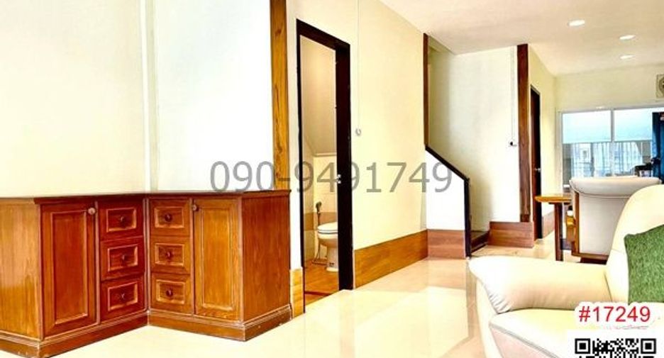 For rent 2 bedrooms townhouse in Bang Na, Bangkok