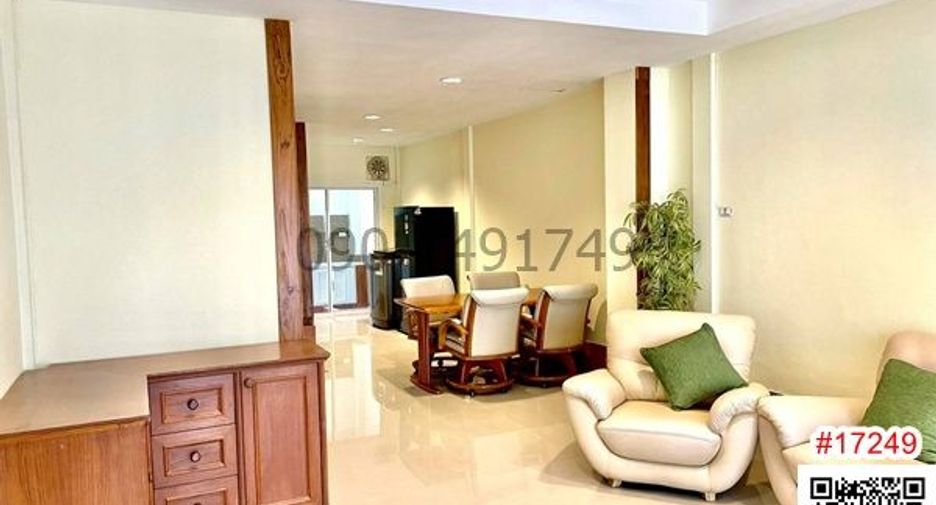 For rent 2 bedrooms townhouse in Bang Na, Bangkok