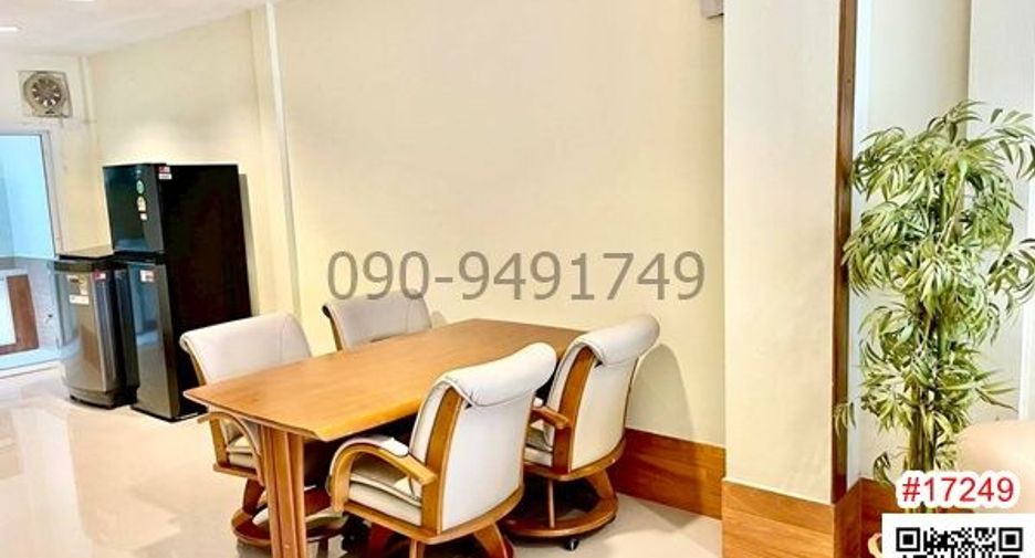 For rent 2 bedrooms townhouse in Bang Na, Bangkok