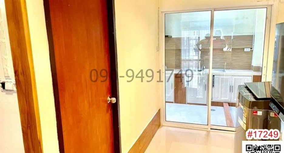 For rent 2 bedrooms townhouse in Bang Na, Bangkok