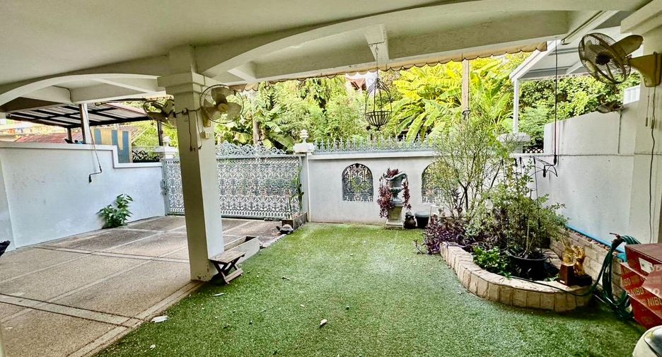 For sale 3 bedrooms townhouse in Chom Thong, Bangkok