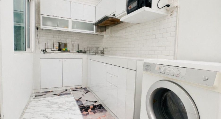 For sale 3 bedrooms townhouse in Don Mueang, Bangkok