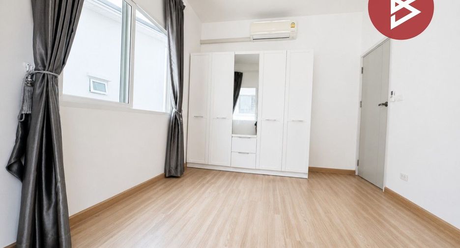 For sale 3 bedrooms townhouse in Don Mueang, Bangkok