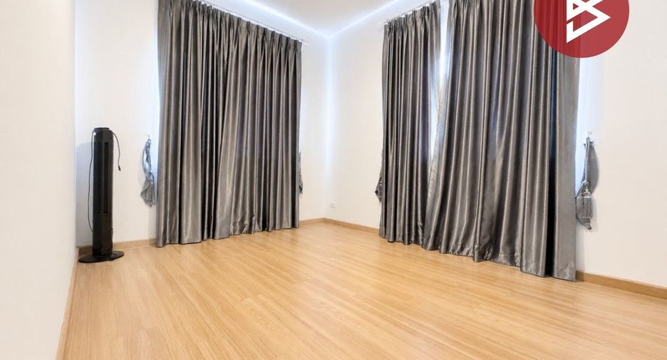 For sale 3 bedrooms townhouse in Don Mueang, Bangkok