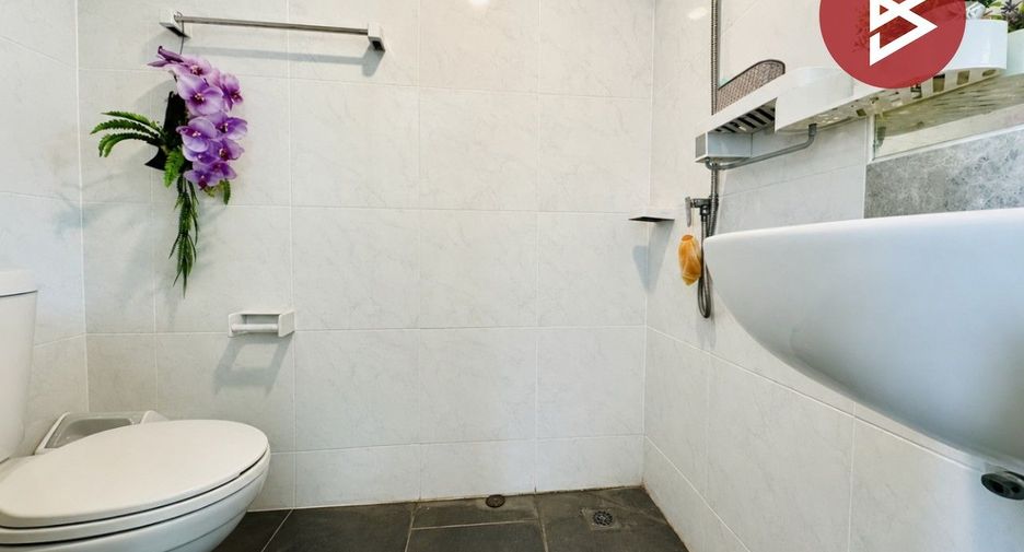 For sale 3 bedrooms townhouse in Don Mueang, Bangkok