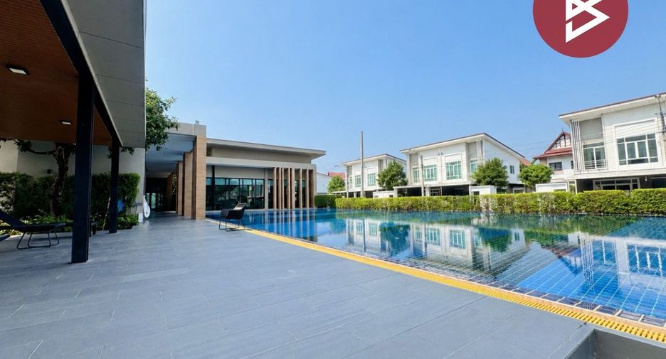 For sale 3 bedrooms townhouse in Don Mueang, Bangkok