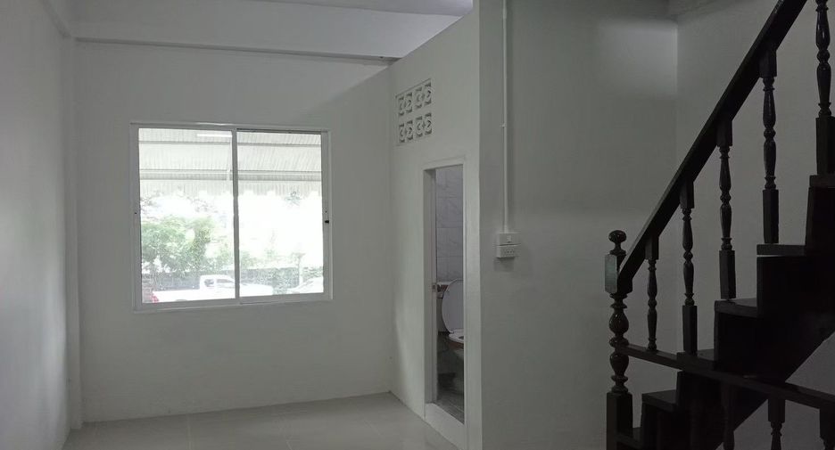 For sale 3 bedrooms townhouse in Mueang Nakhon Sawan, Nakhon Sawan