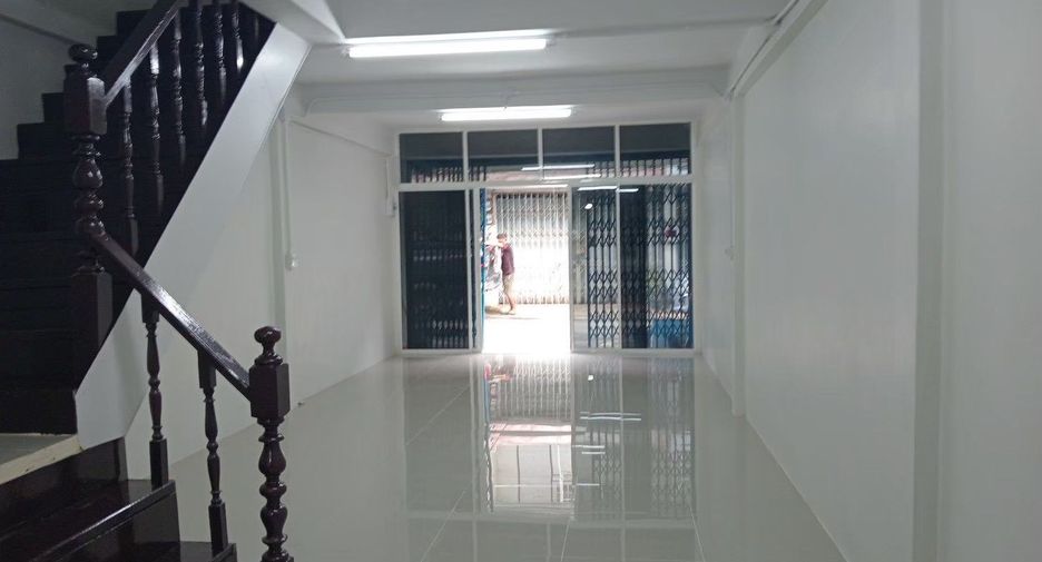 For sale 3 bedrooms townhouse in Mueang Nakhon Sawan, Nakhon Sawan