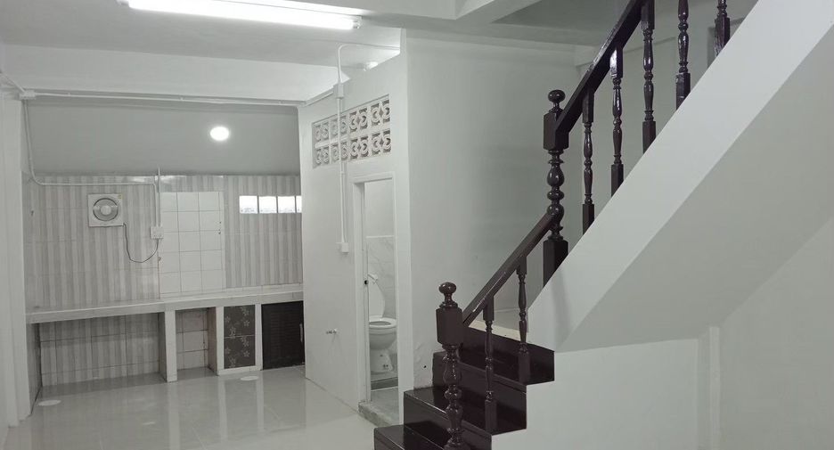 For sale 3 bedrooms townhouse in Mueang Nakhon Sawan, Nakhon Sawan