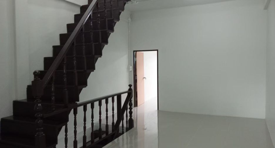 For sale 3 bedrooms townhouse in Mueang Nakhon Sawan, Nakhon Sawan