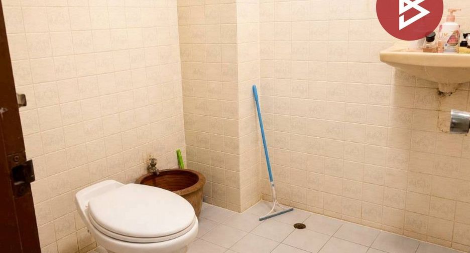 For sale 3 bedrooms house in Taling Chan, Bangkok