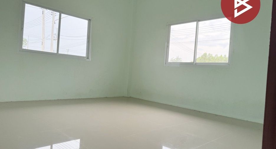 Casa en venta de 3 habitaciones en Phanom Sarakham, Chachoengsao