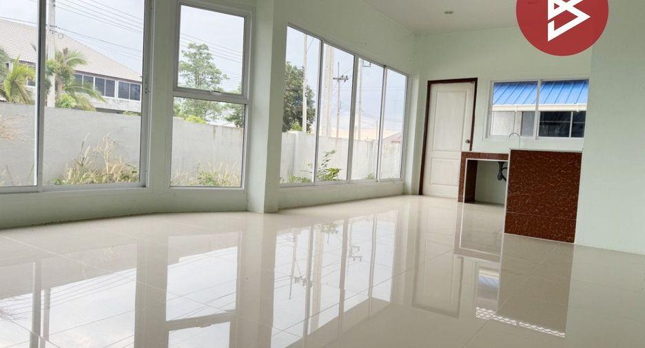 Casa en venta de 3 habitaciones en Phanom Sarakham, Chachoengsao
