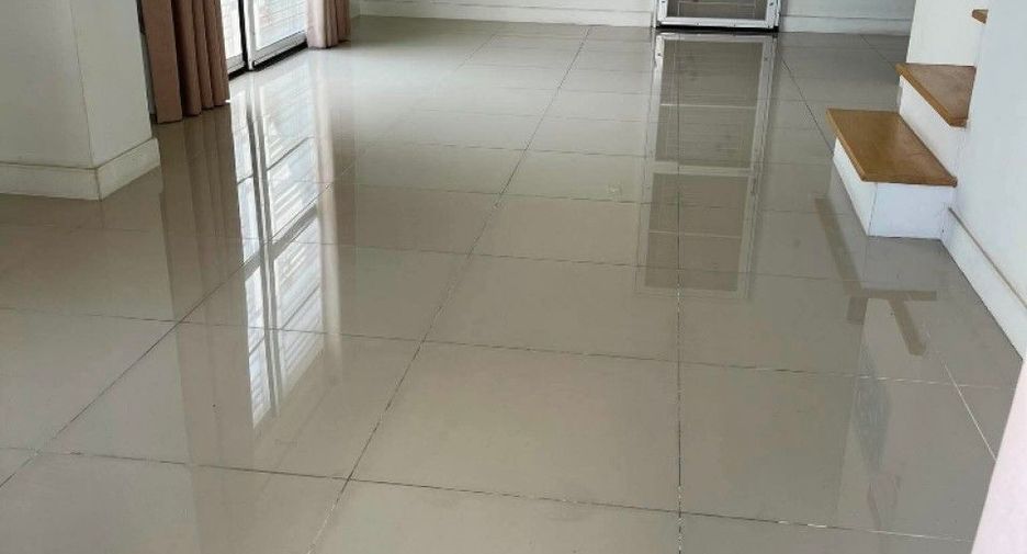 For sale 3 bedrooms townhouse in Pluak Daeng, Rayong