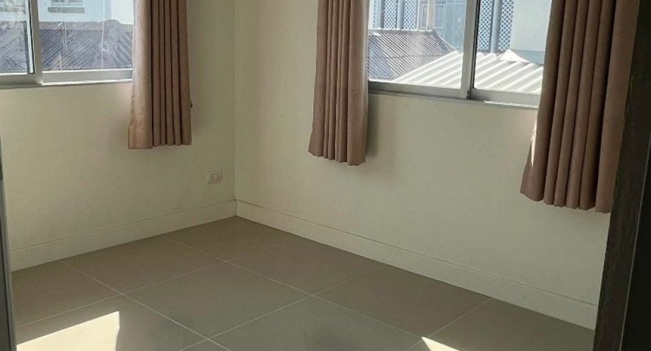 For sale 3 bedrooms townhouse in Pluak Daeng, Rayong