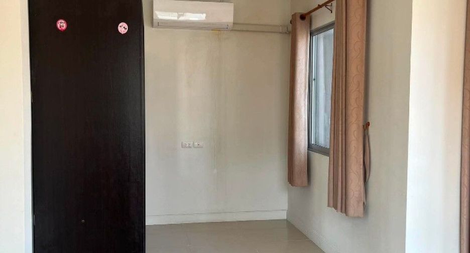 For sale 3 bedrooms townhouse in Pluak Daeng, Rayong