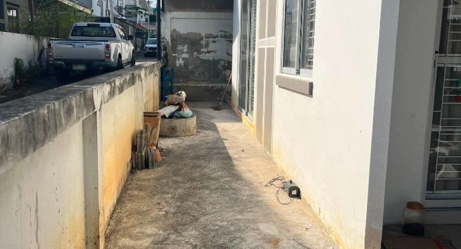 For sale 3 bedrooms townhouse in Pluak Daeng, Rayong