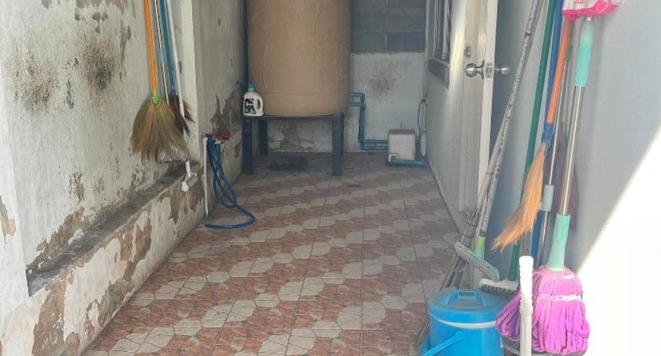 For sale 3 bedrooms townhouse in Pluak Daeng, Rayong