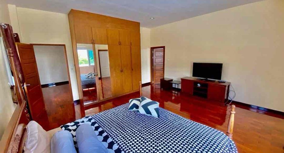 For rent 5 bedrooms villa in East Pattaya, Pattaya