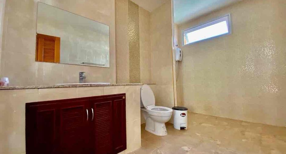 For rent 5 bedrooms villa in East Pattaya, Pattaya