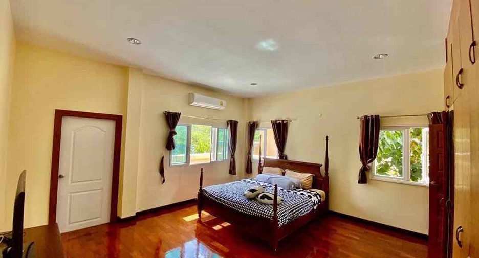 For rent 5 bedrooms villa in East Pattaya, Pattaya