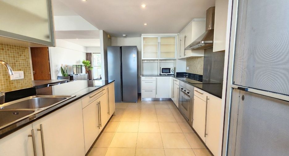 For rent 3 bedrooms apartment in Pathum Wan, Bangkok