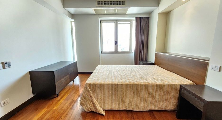 For rent 3 bedrooms apartment in Pathum Wan, Bangkok