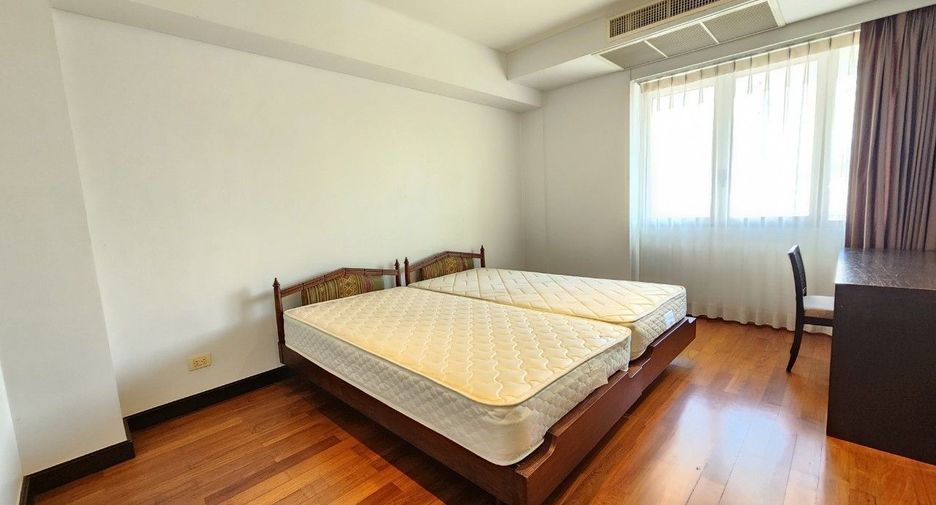 For rent 3 bedrooms apartment in Pathum Wan, Bangkok