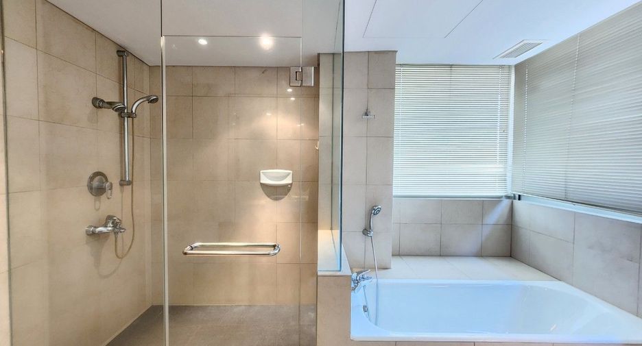 For rent 3 bedrooms apartment in Pathum Wan, Bangkok