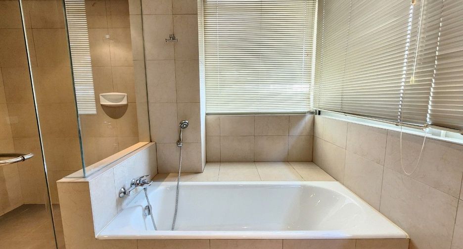 For rent 3 bedrooms apartment in Pathum Wan, Bangkok