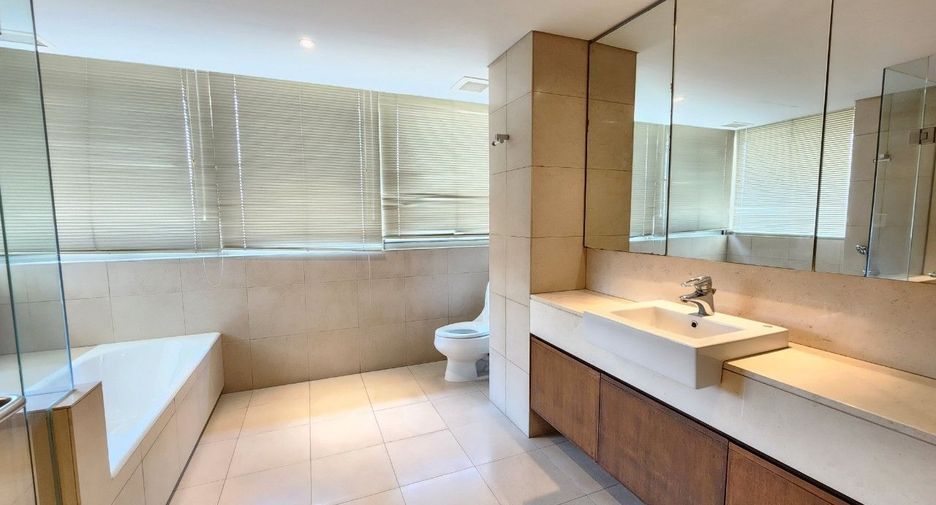 For rent 3 bedrooms apartment in Pathum Wan, Bangkok