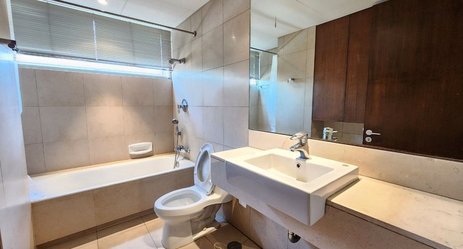 For rent 3 bedrooms apartment in Pathum Wan, Bangkok