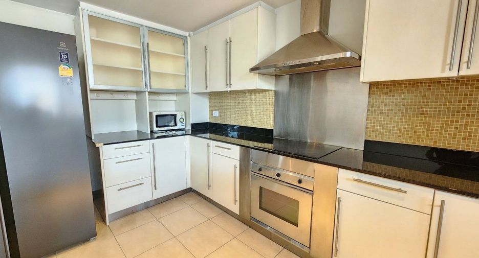 For rent 3 bedrooms apartment in Pathum Wan, Bangkok