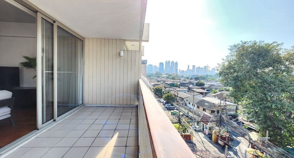 For rent 3 bedrooms apartment in Pathum Wan, Bangkok