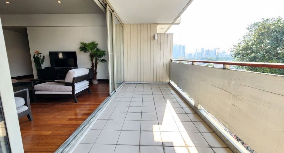 For rent 3 bedrooms apartment in Pathum Wan, Bangkok