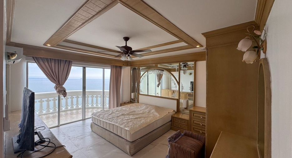 For rent 3 bedrooms condo in North Pattaya, Pattaya