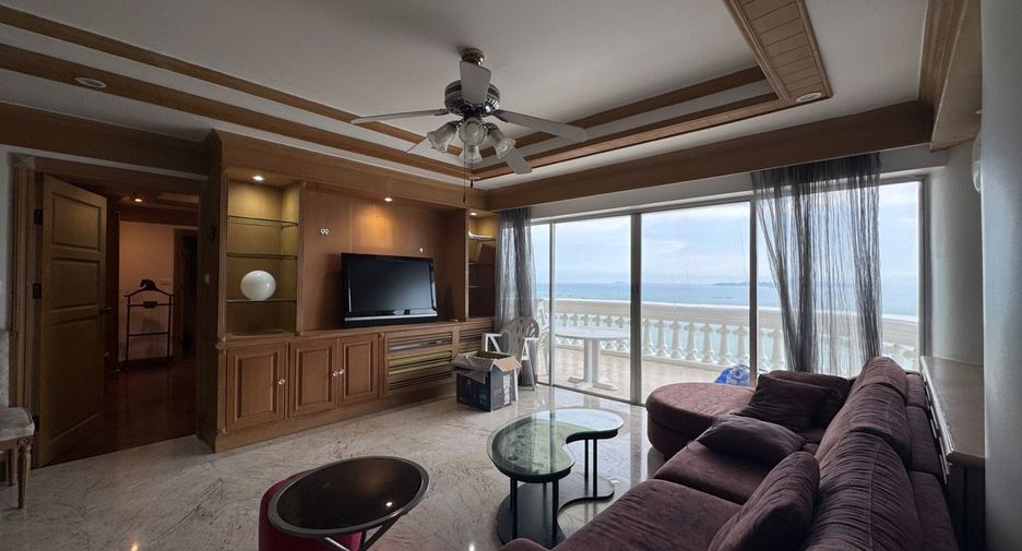 For rent 3 bedrooms condo in North Pattaya, Pattaya