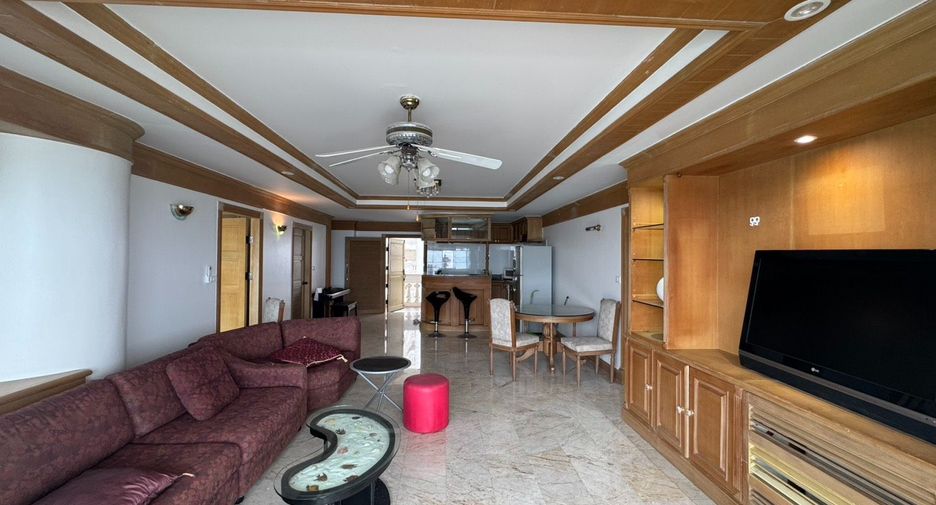 For rent 3 bedrooms condo in North Pattaya, Pattaya
