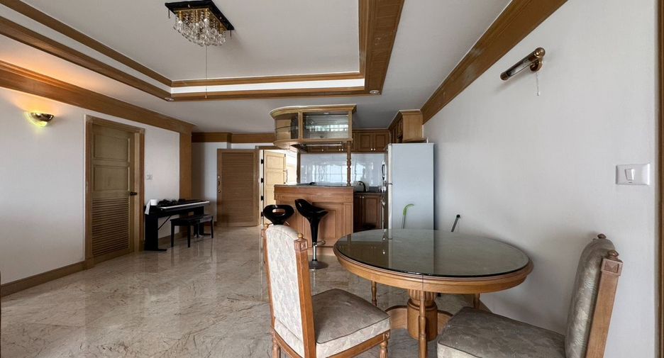 For rent 3 bedrooms condo in North Pattaya, Pattaya