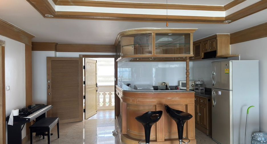For rent 3 bedrooms condo in North Pattaya, Pattaya