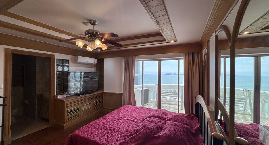 For rent 3 bedrooms condo in North Pattaya, Pattaya